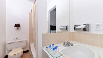 Combined shower/bathtub, hair dryer, towels
