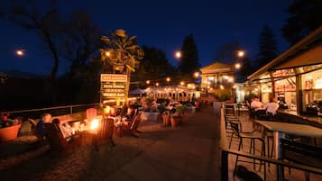 3 bars/lounges, brewpub