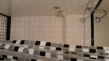 Chambre Standard, 1 trĂšs grand lit, non-fumeur | Douche de la salle de bain