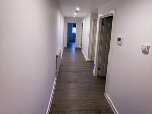 Luxury Apartment, Private Bathroom (One Bedroom) | Lobby