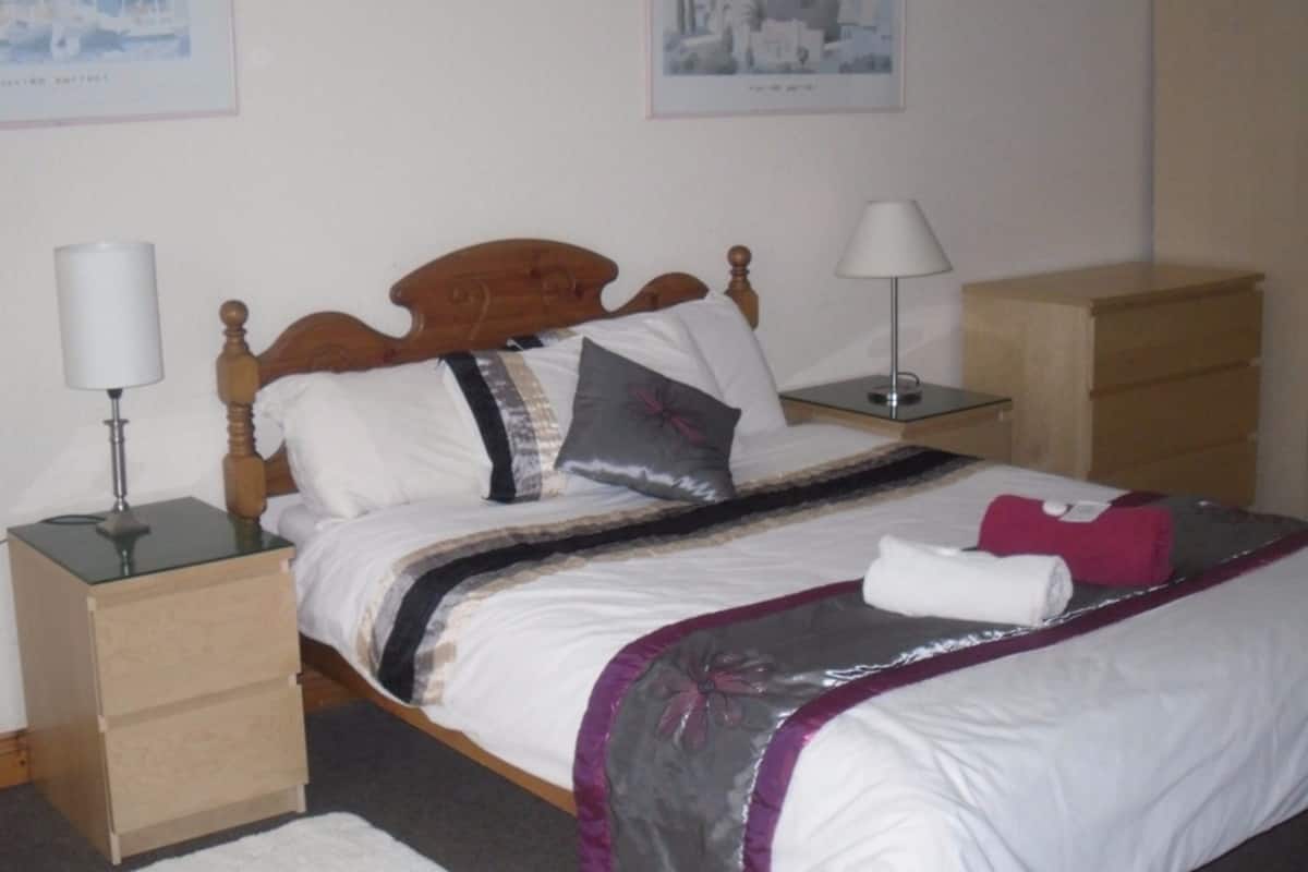 Desk, iron/ironing board (on request), WiFi (free)