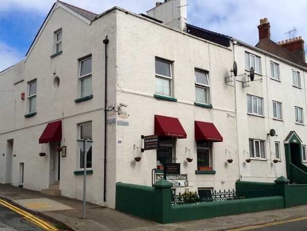 Exterior - Llanion Lodge (Pembroke Dock)