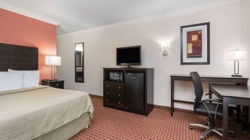 Rum - 1 kingsize-säng - icke-rökare | Skrivbord, mörkläggningsgardiner, strykjärn/strykbräda och gratis wi-fi