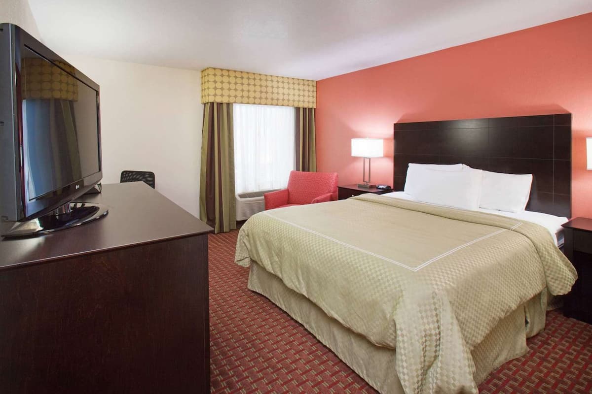 Desk, blackout drapes, iron/ironing board, free WiFi