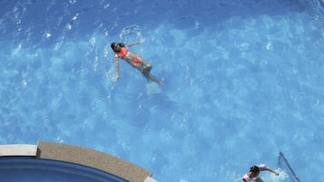2 outdoor pools, pool umbrellas, sun loungers