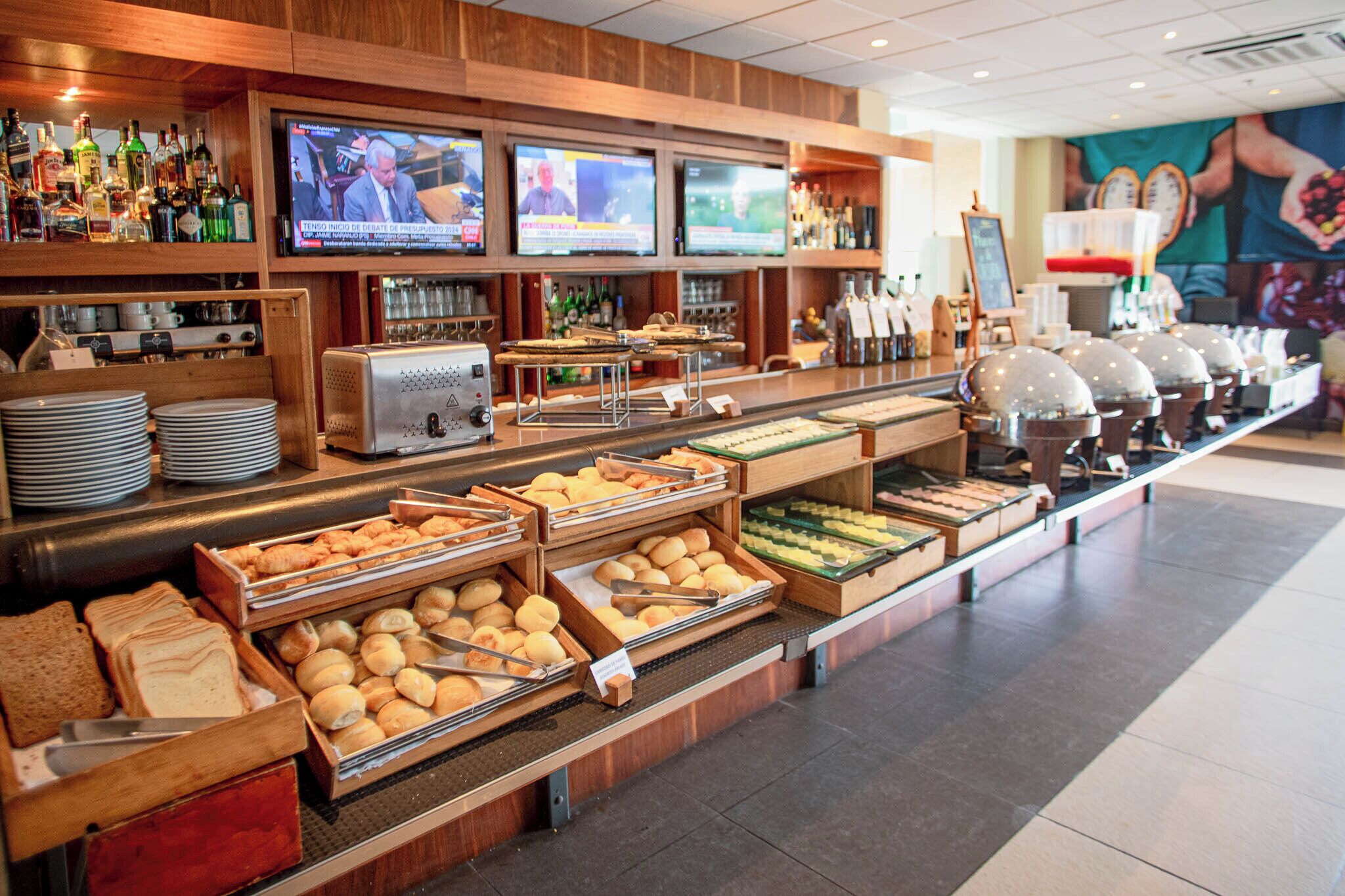 Daily buffet breakfast (USD 58 per person)