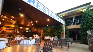 Bar (on property) - Hotel Mangaby (Sardinal)