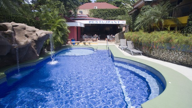 Outdoor pool - Hotel Mangaby (Sardinal)