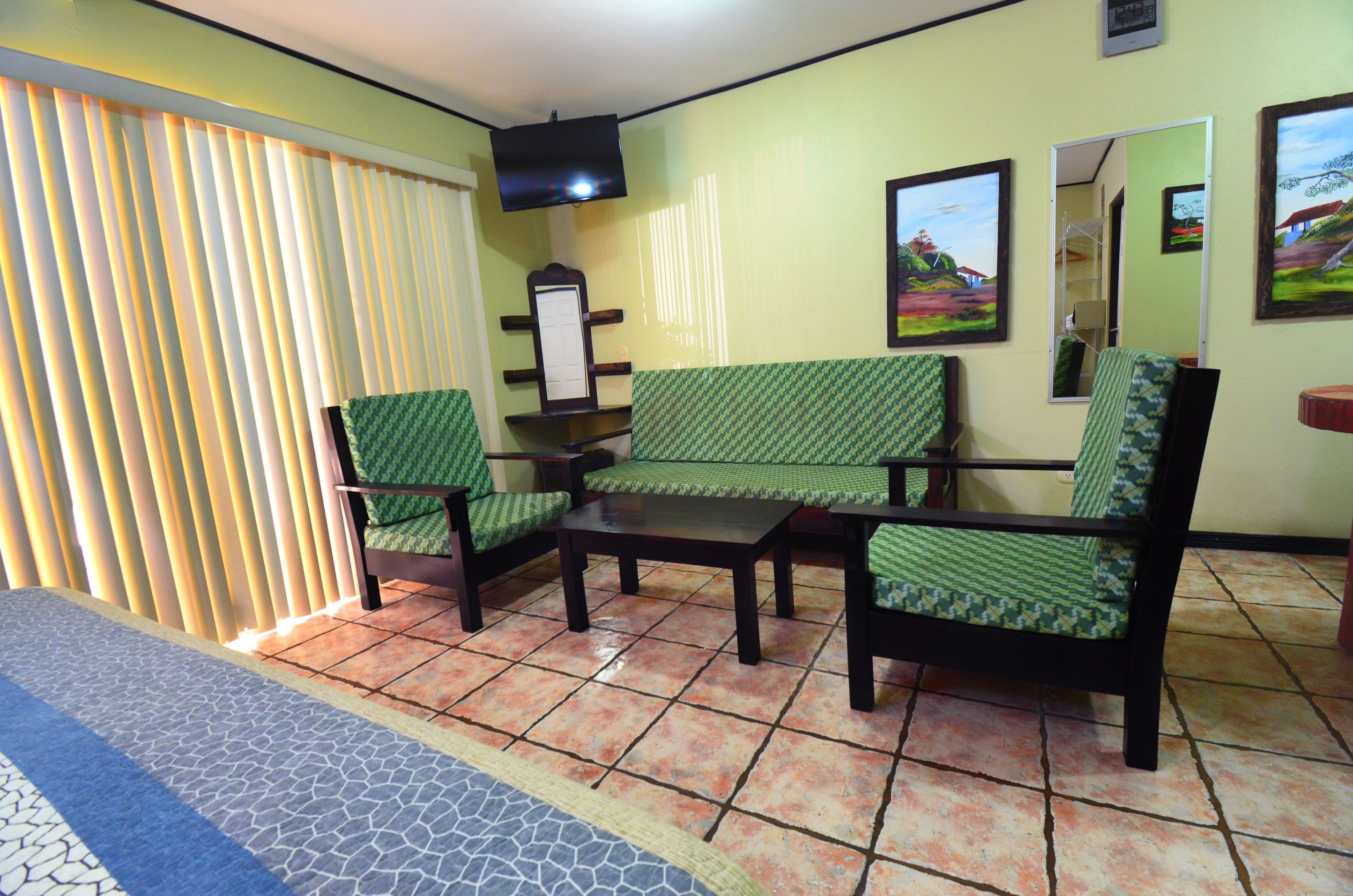 apartment, 2 bedrooms, terrace | living room | 32-inch tv with cable channels