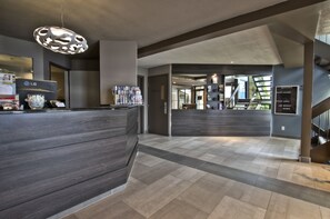 Interior entrance - Hotel Nouvelle Frontière (Amos)