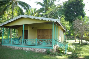 Suite, 2 Katil Bujang (Single), Garden Area (Lawn Suites) | Seterika/papan seterika, Wi-fi percuma