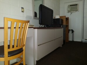 Room, 2 Queen Beds | Iron/ironing board, free WiFi, bed sheets - Rosemount Motel (Bedford)