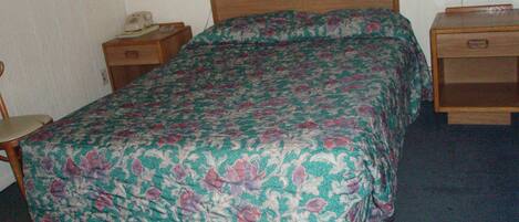 Kamer, 1 queensize bed | Een strijkplank/strijkijzer, gratis wifi, beddengoed