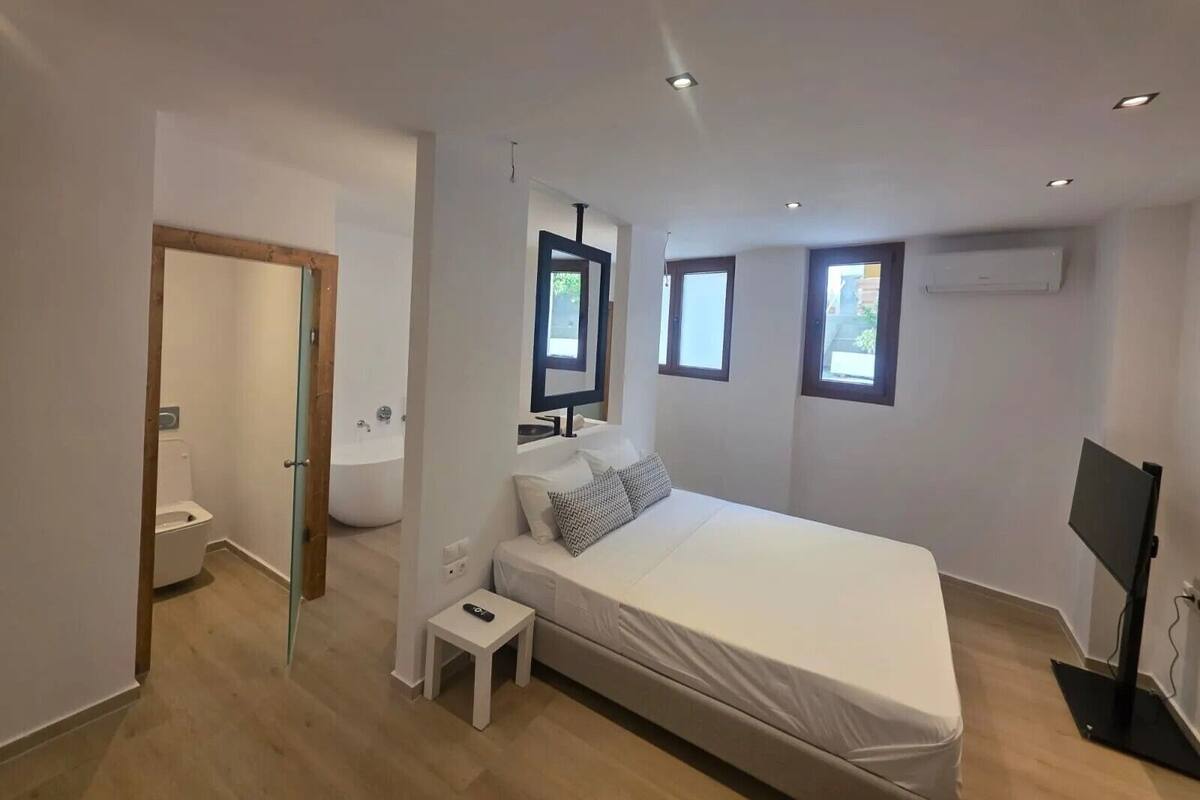 In-room safe, free cots/infant beds, bed sheets
