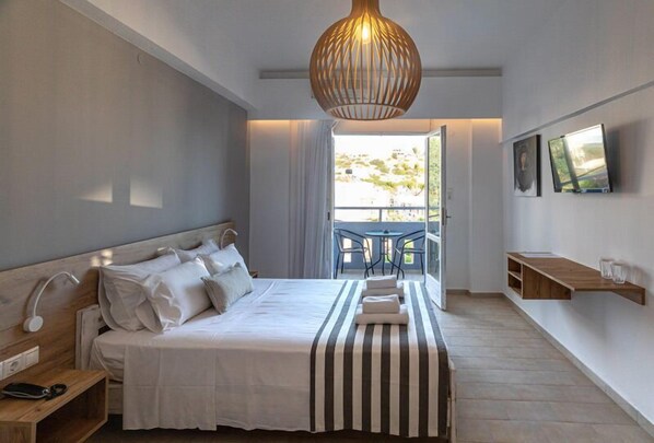 Deluxe Double or Twin Room, Partial Ocean View