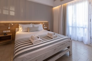 Deluxe Double or Twin Room, Partial Ocean View