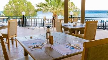 Breakfast, dinner served; international cuisine, ocean views