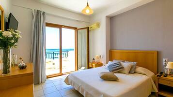 Deluxe Double or Twin Room, Sea View | In-room safe, free cribs/infant beds, bed sheets