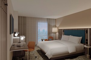 Standard Room, 1 King Bed | In-room safe, desk, laptop workspace, iron/ironing board