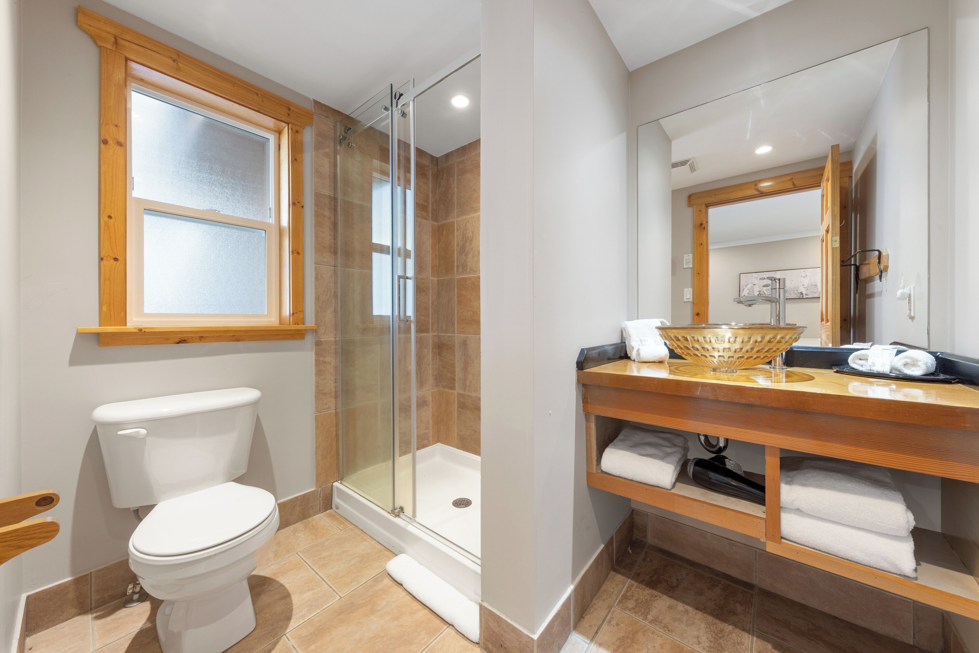 basic suite, 1 king bed with sofa bed | bathroom | free toiletries, hair dryer