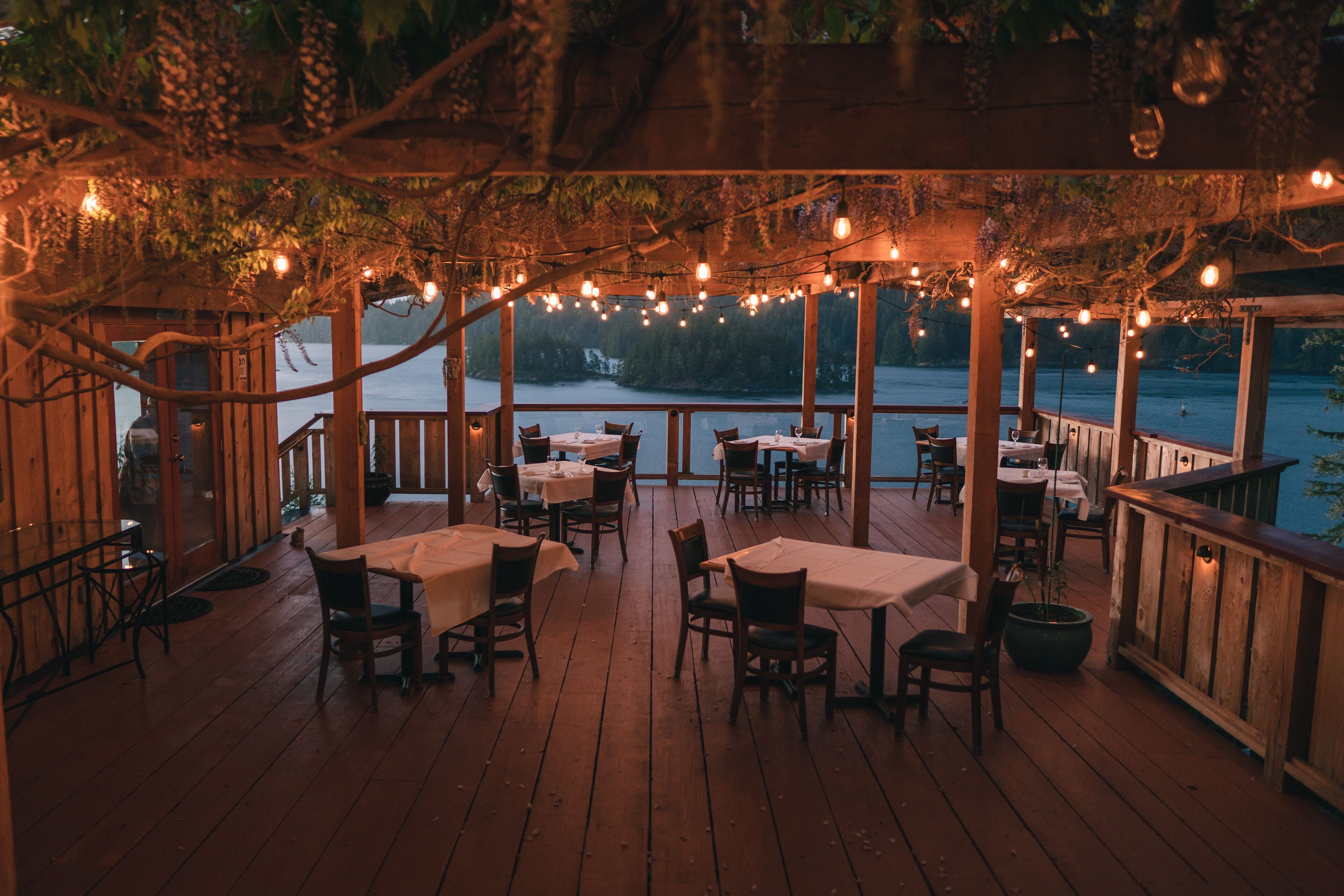 breakfast, lunch and dinner served