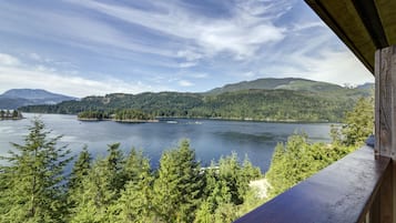 Suite, havutsikt (Cliff Side and Meals Included) | Utsikt fra rommet