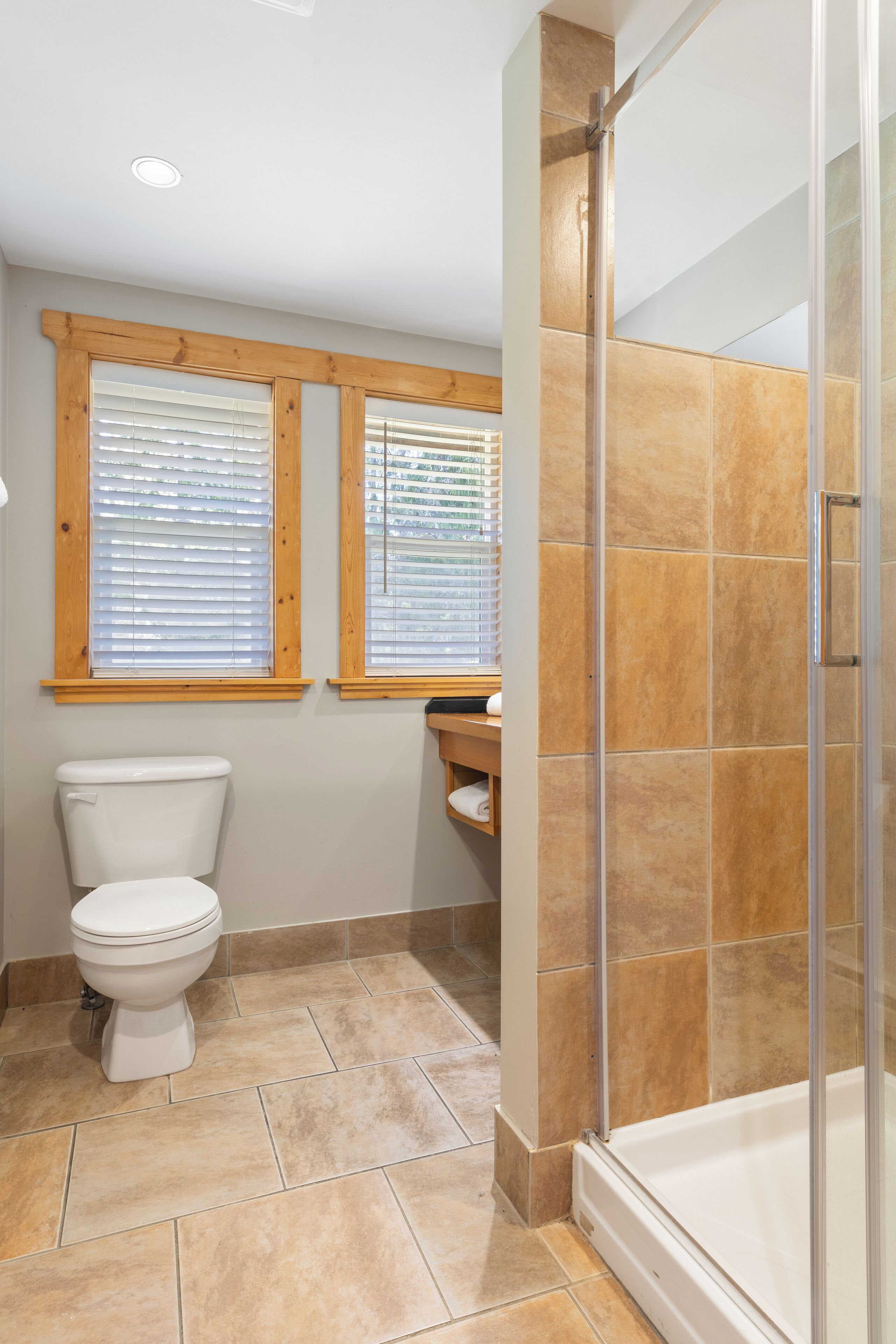 standard room | bathroom | free toiletries, hair dryer