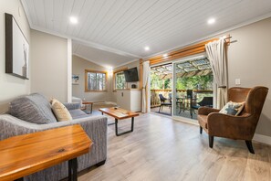 Forest View Suite, 1 Bedroom - Meals Included - West Coast Wilderness Lodge (Egmont)