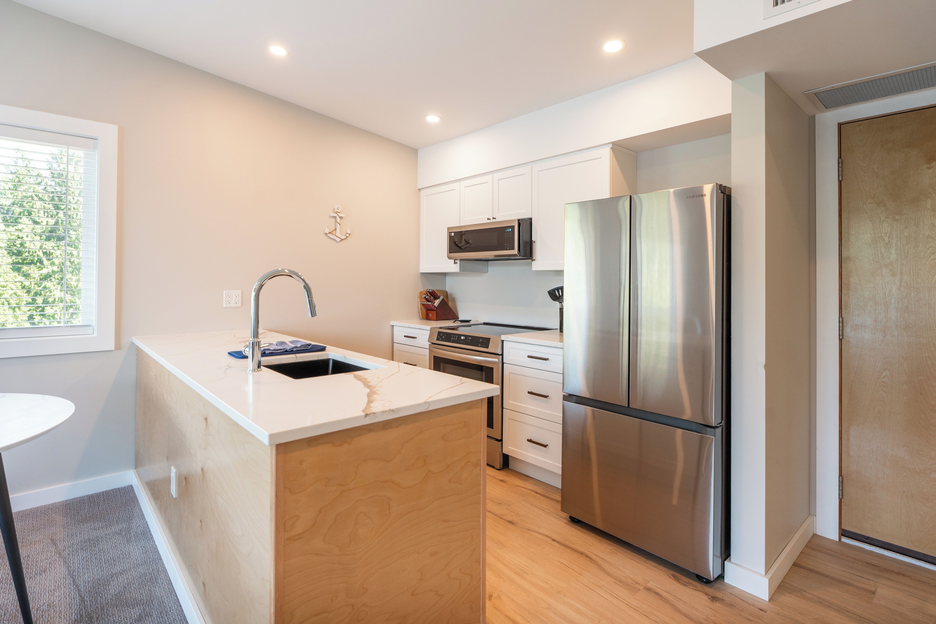 premium apartment | private kitchen | fridge, oven, stovetop, dishwasher