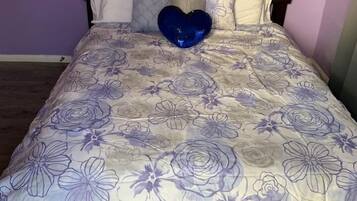 Single Room (1 twin Bed) | Gebar bulu kapas, kalis bunyi, seterika/papan seterika, Wi-fi percuma