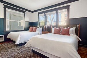 Double Room, 2 Queen Beds | Individually decorated, individually furnished, iron/ironing board, WiFi