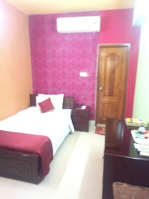 Junior Single Room, 1 Queen Bed, Accessible, Smoking | View from room