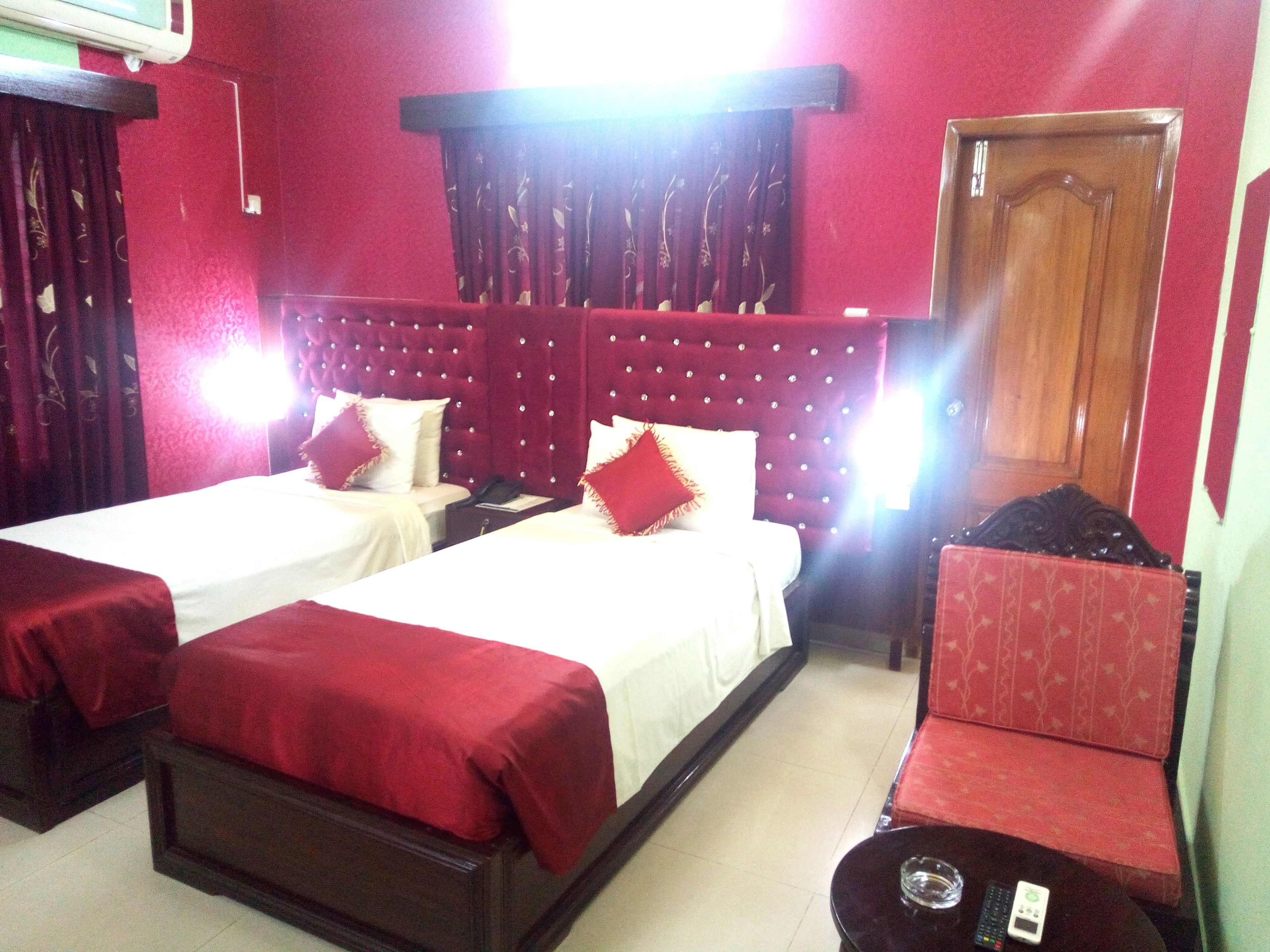 Executive Twin Room, 1 Bedroom, Lake View, Lakeside | 1 bedroom, minibar, in-room safe, individually decorated