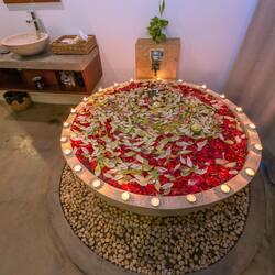 Deep soaking bathtub