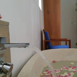 Combined shower/bathtub, deep-soaking bathtub, free toiletries