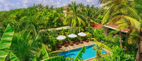 2 개의 야외 수영장