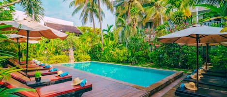 2 outdoor pools