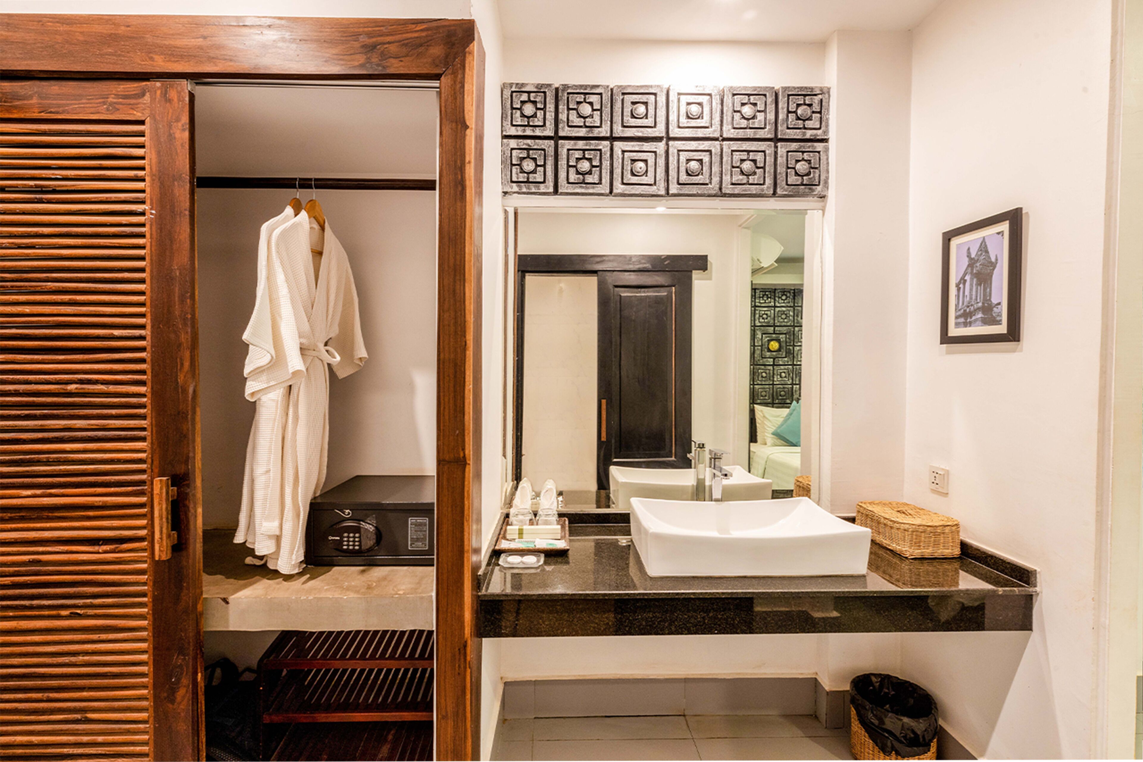 deluxe double with tuktuk tour | 1 bedroom, egyptian cotton sheets, premium bedding, down duvets