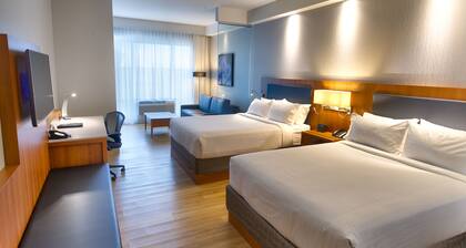 Holiday Inn Express & Suites Vaudreuil by IHG