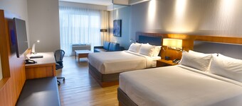 Holiday Inn Express & Suites Vaudreuil by IHG