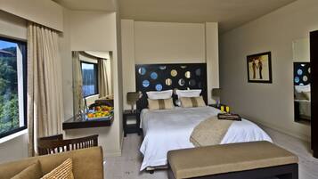 Room (Fish Eagle) | Minibar, in-room safe, desk, iron/ironing board