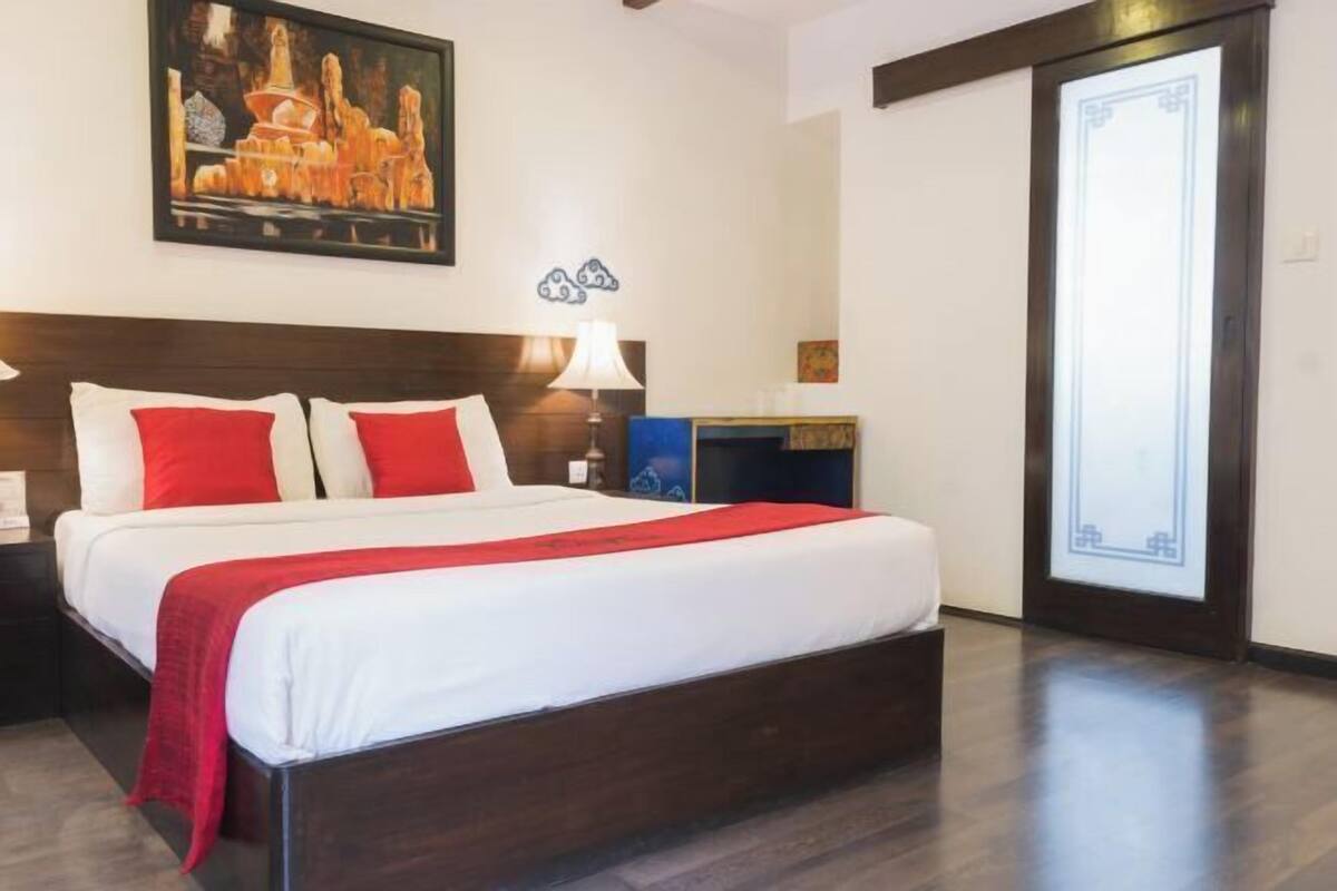 1 bedroom, premium bedding, in-room safe, desk