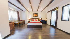 Super Deluxe Room | 1 bedroom, premium bedding, in-room safe, desk