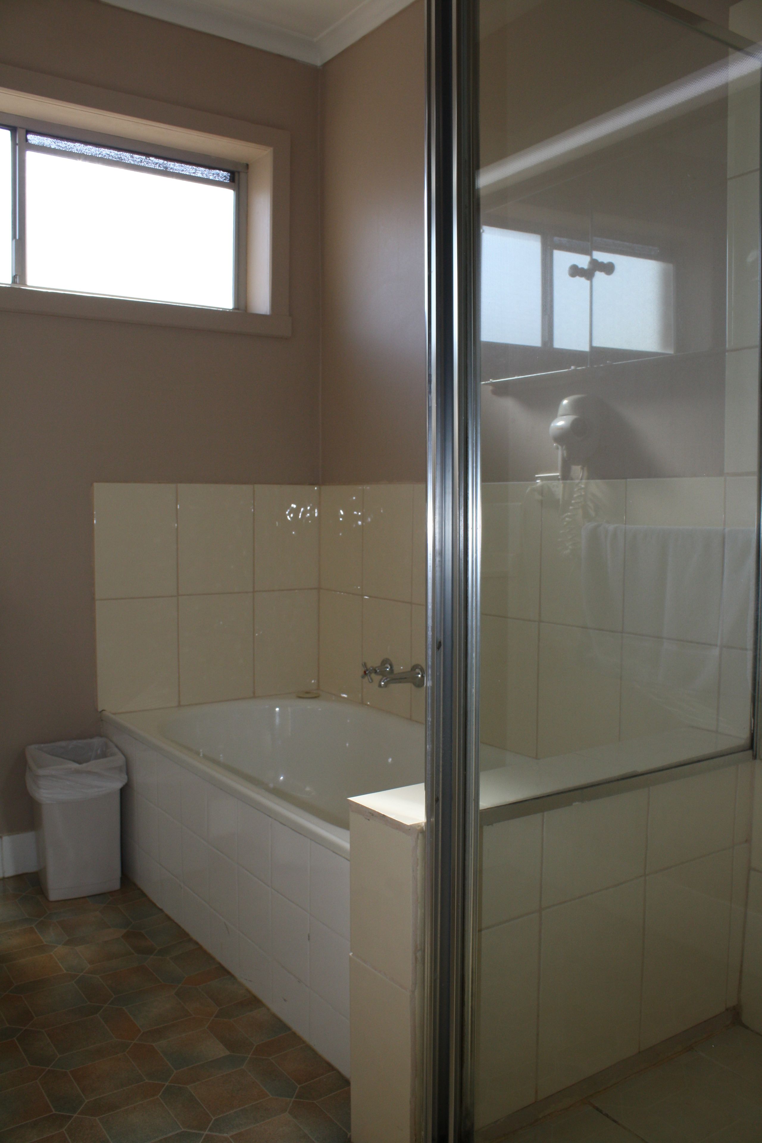 Two Bedroom Townhouse | Bathroom | Free toiletries, hair dryer, towels