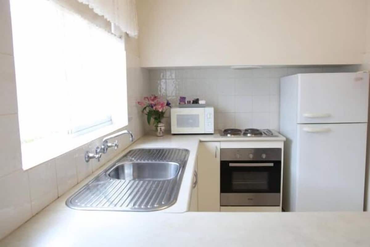 Appartement, 2 slaapkamers | Privékeuken | Een koelkast, een magnetron, een koffiezetapparaat/waterkoker