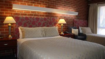 Standard Twin Room | In-room safe, desk, blackout drapes, iron/ironing board