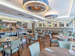 Daily full breakfast (GBP 18.50 per person)