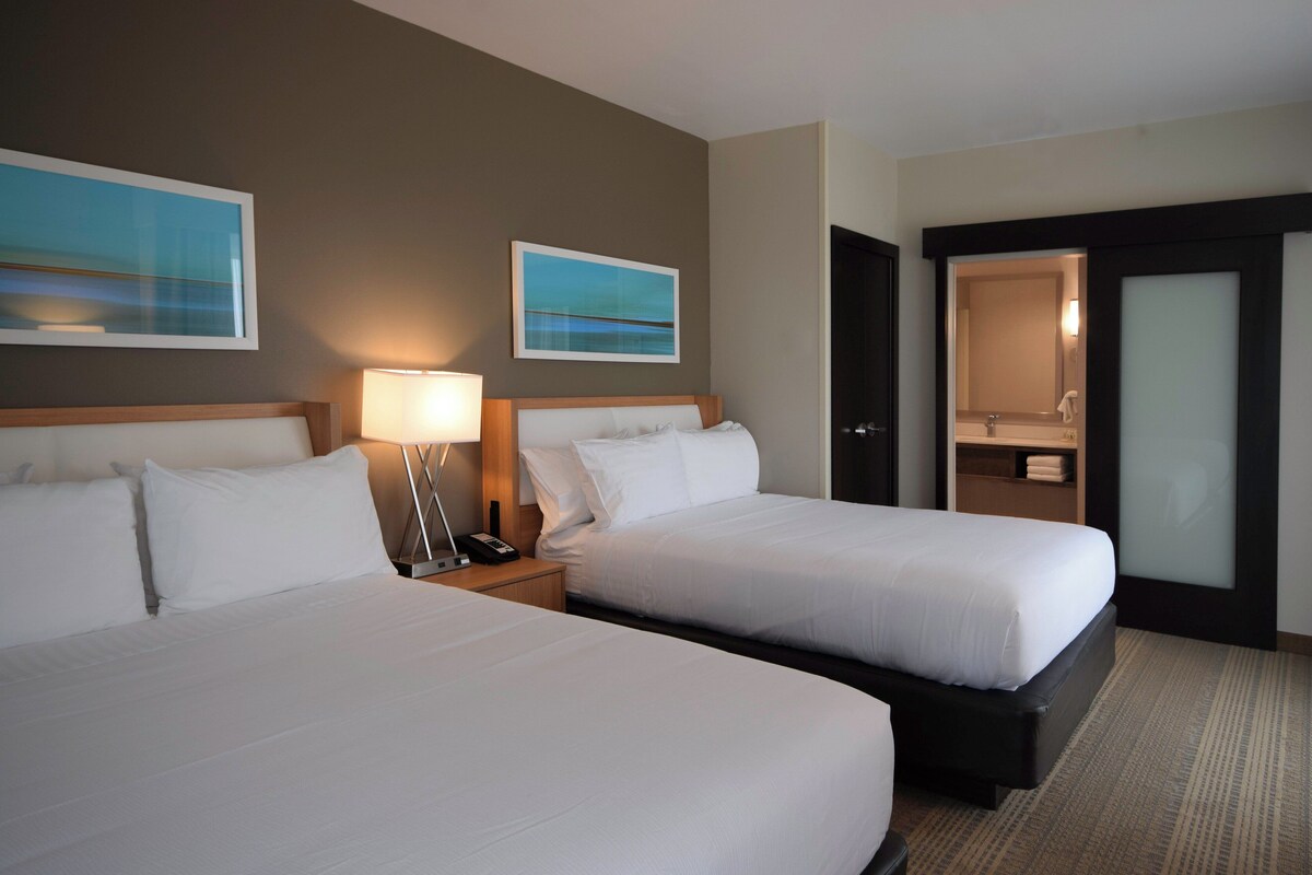 Suite, 1 Bedroom | Desk, laptop workspace, blackout drapes, iron/ironing board