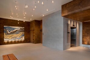 Interior entrance - Buffalo Marriott at LECOM HARBORCENTER (Buffalo)