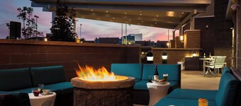 肯纳威克三城万豪春季山丘套房